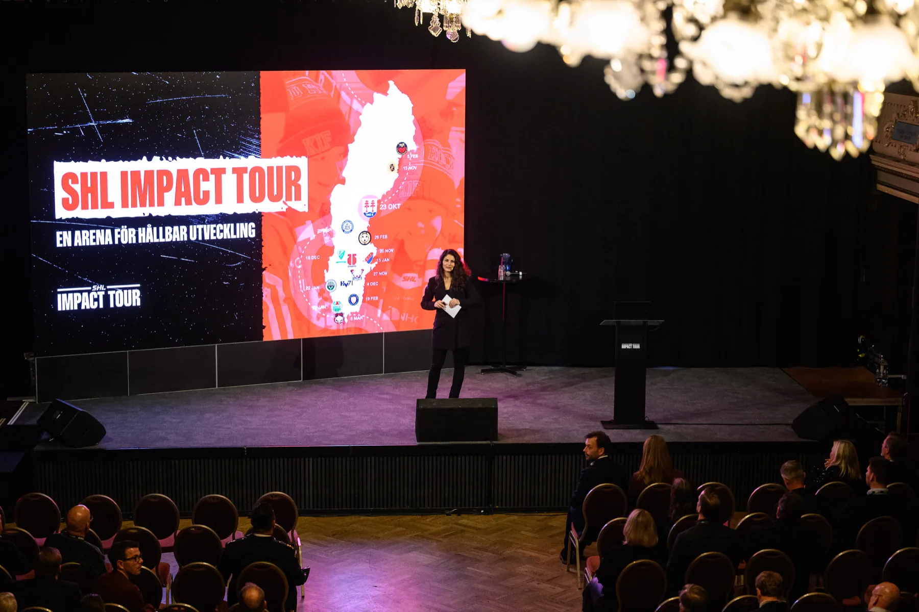 Talare på scen under SHL Impact Tour